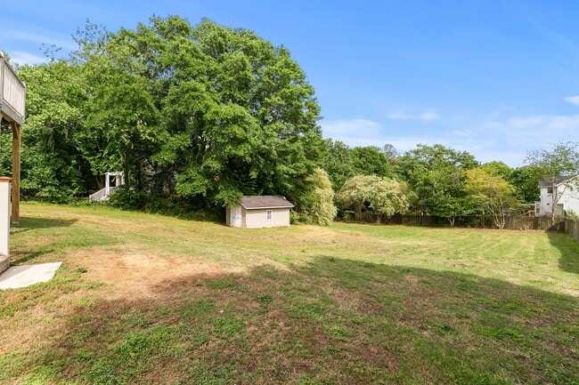 Building Photo - Charming Flowery Branch Home!