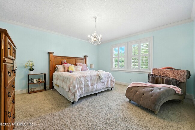 Building Photo - 2061 Crown Dr
