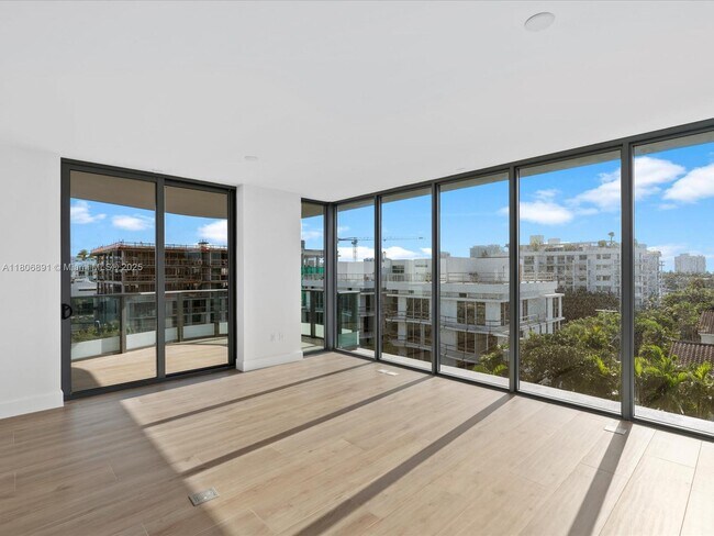 Building Photo - 9901 W Bay Harbor Dr