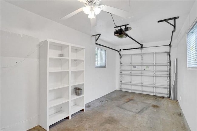 Building Photo - Charming Hollywood Home