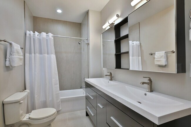 Building Photo - 137 E Tompkins St