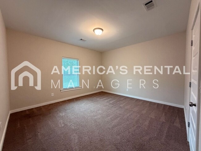 Building Photo - Modern Living in Brookwood!