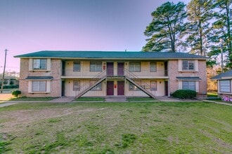 Building Photo - Coming Soon! 2/1 Apartment