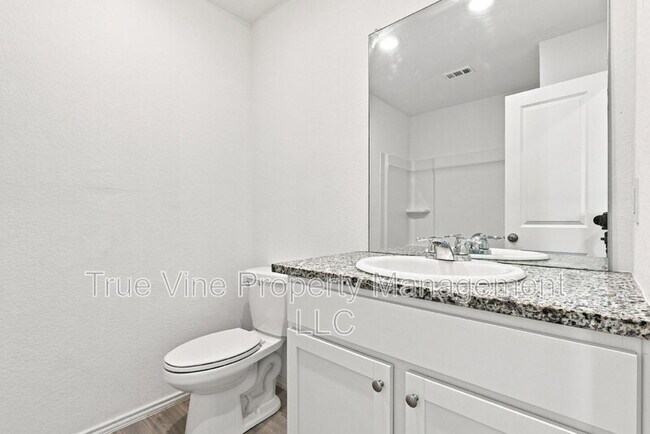 Building Photo - 2906 Millikan Dr