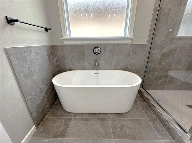 Building Photo - 3 Bed 2 Bath 2 Car in Twin Silos Addition Edmond, OK