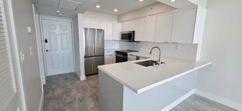 Building Photo - 2501 S Ocean Dr