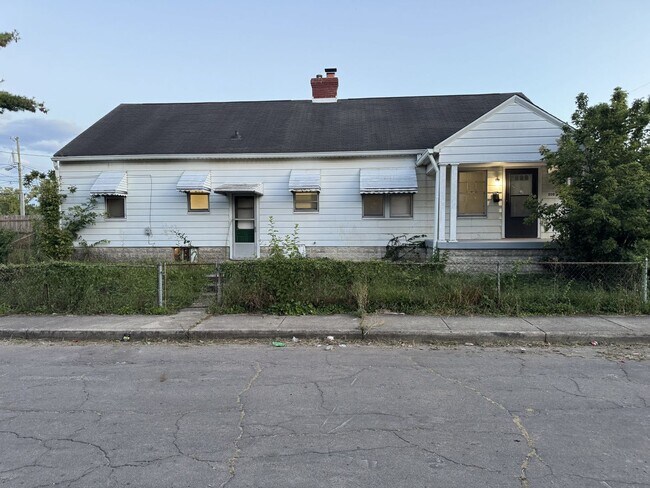 Primary Photo - 1 bed 1 bath duplex