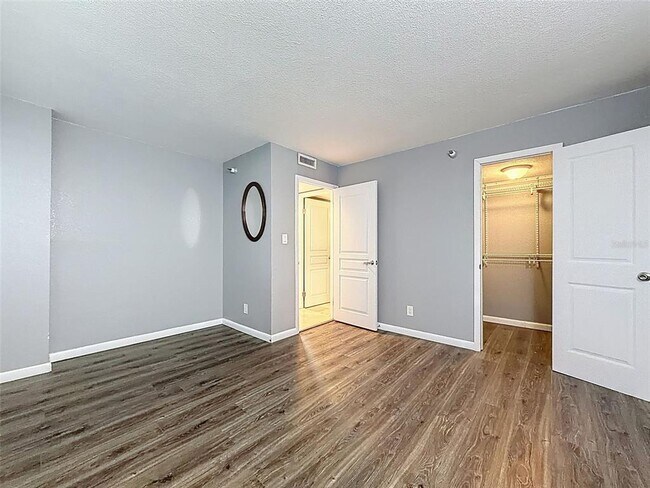 Building Photo - 201 W Laurel St