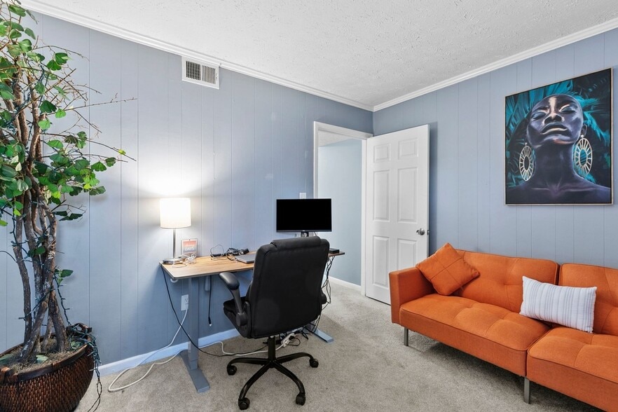 Building Photo - 8740 Roswell Rd