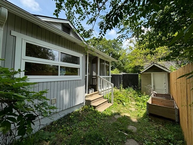 Building Photo - 2606 Corral Rd