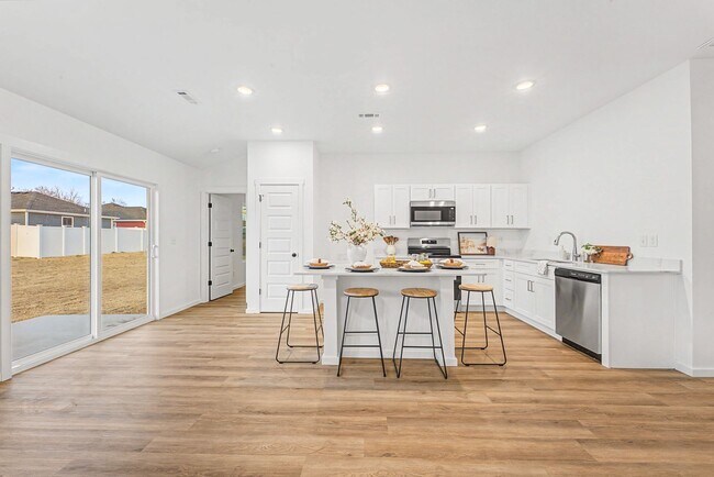 Building Photo - 3 Bed, 2 Bath Home!!