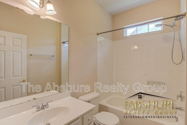 Building Photo - 1410 Fairfax Woods Dr