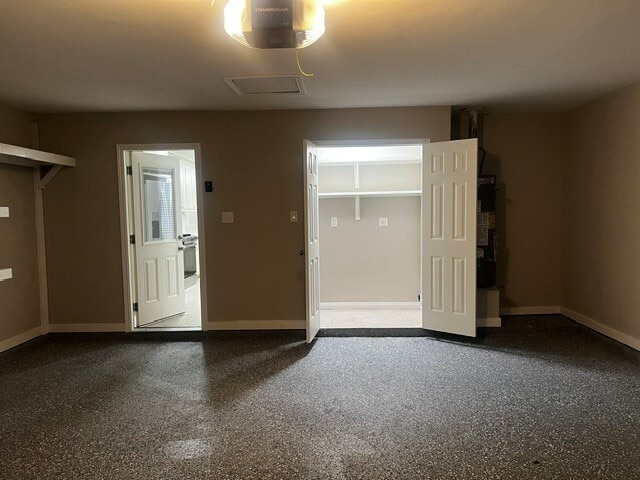 Building Photo - 3230 Meadway Dr