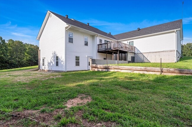 Building Photo - Spacious 5-Bedroom Home on 1.5+ Acres in West Side School District