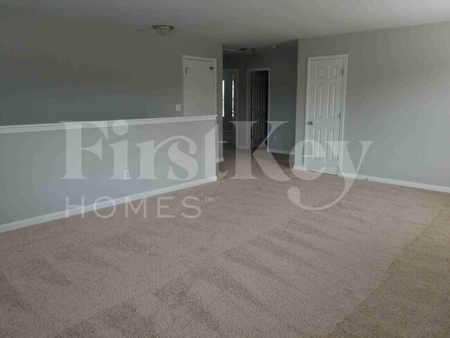 Building Photo - 4406 Vernon Cir SE