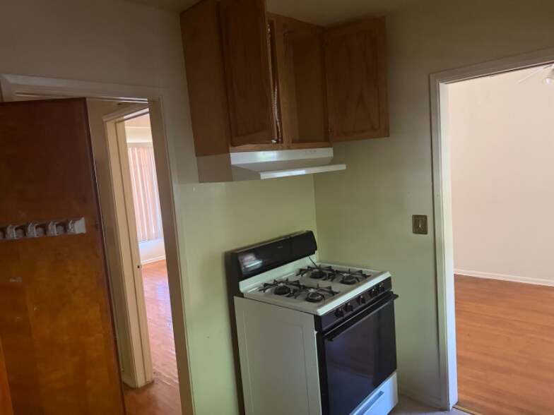 Building Photo - 918 W Huntington Dr