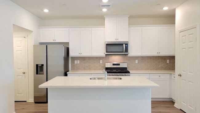 Building Photo - 3943 E Carmel Privado