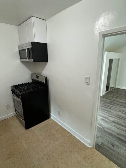 Building Photo - 8960 Helms Pl