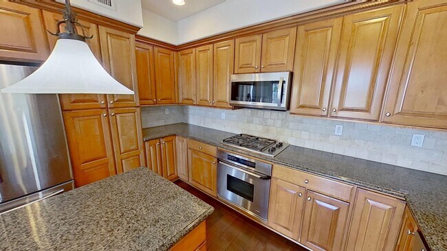 Building Photo - Spacious 2-bedroom/2.5-bathroom Townhouse- In the heart of the Funk Zone