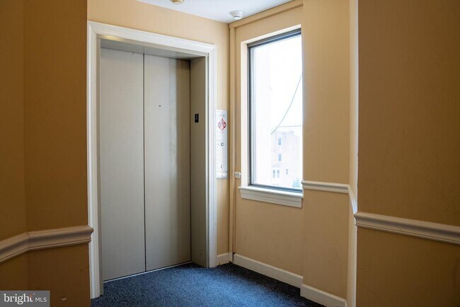 Building Photo - 1426 21st St NW
