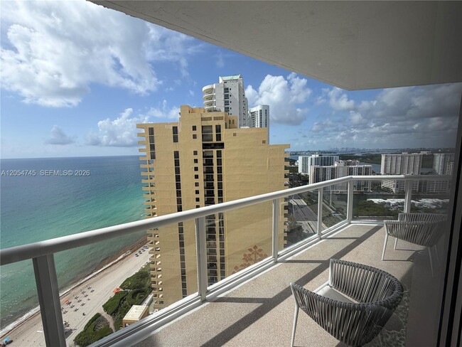 Building Photo - 16425 Collins Ave