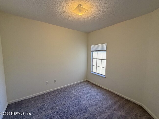 Building Photo - 3888 Summer Grove Way S