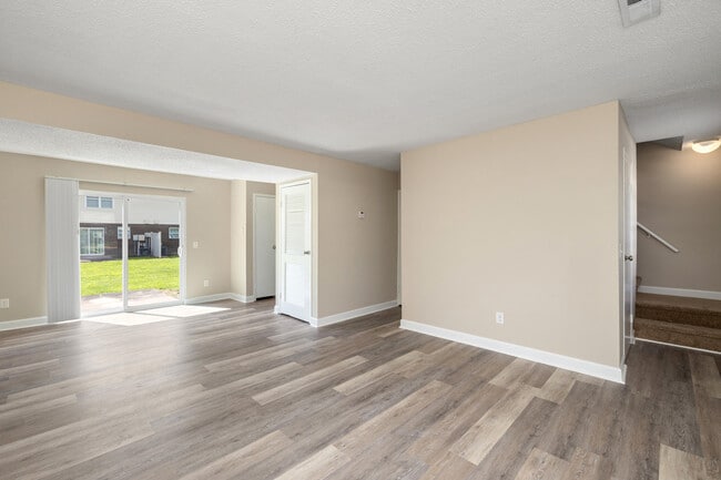Building Photo - 1121 Alice Dr