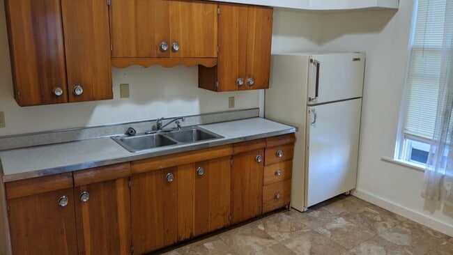 Building Photo - 904 Vine St