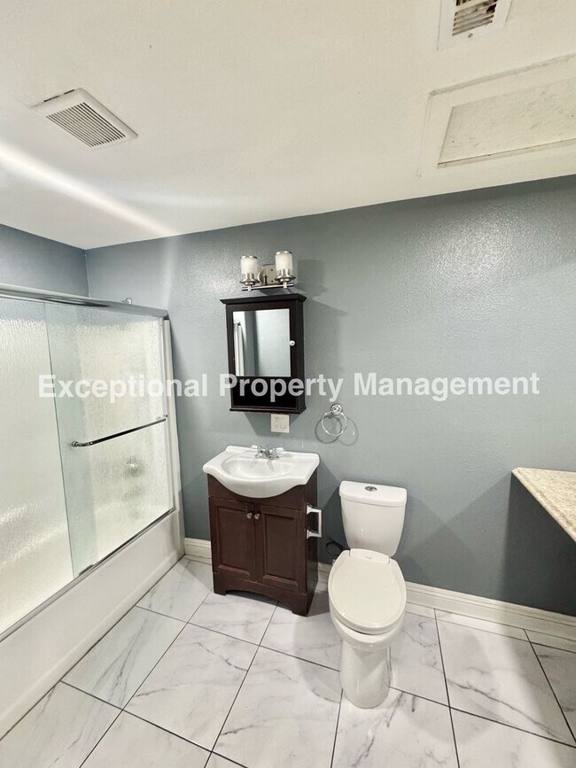 Building Photo - 8047 Laurel Ave