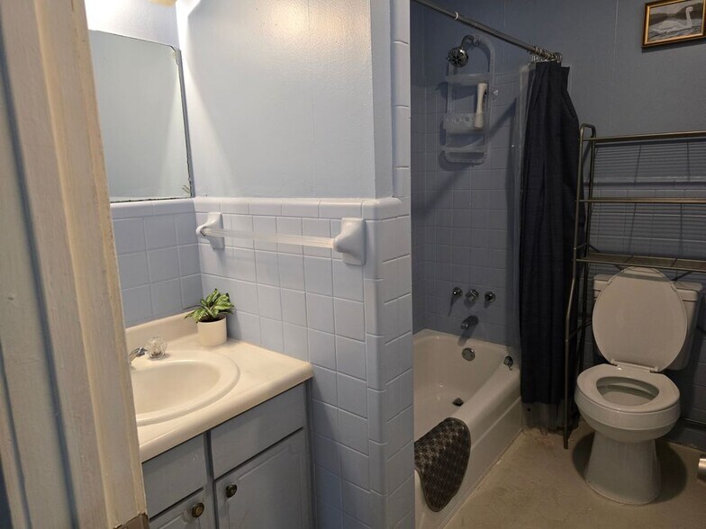 Building Photo - 912 Monticello Ave