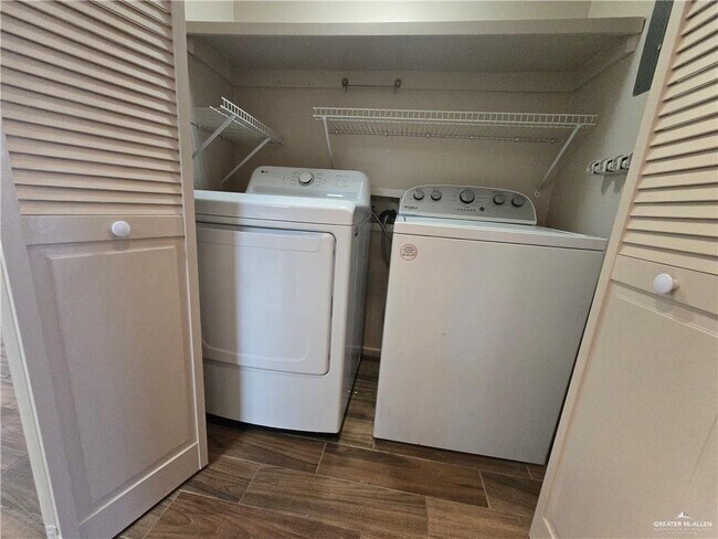 Building Photo - 33 Highland Park Ave