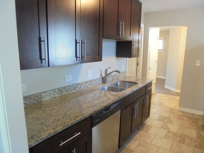 Building Photo - 1434 Walnut Dr