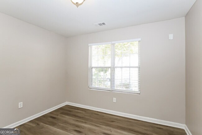 Building Photo - 3846 Kenner Dr SW