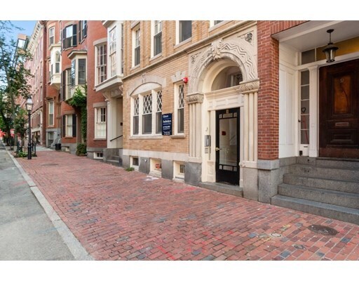Building Photo - 11 Temple St