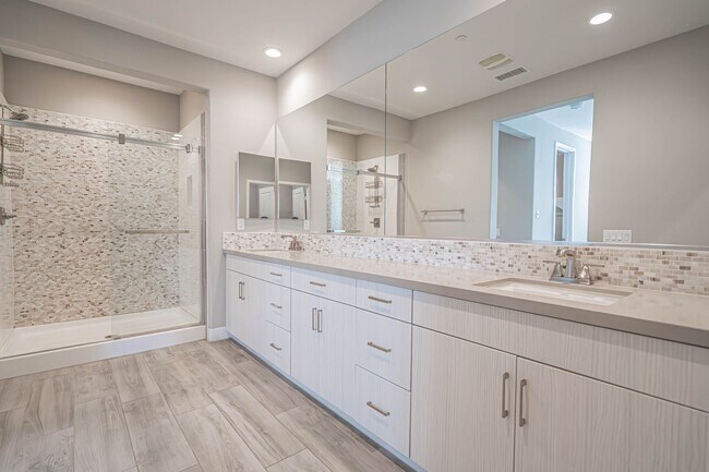 Building Photo - West Creek 3 Bedroom Condo for Rent in Val...