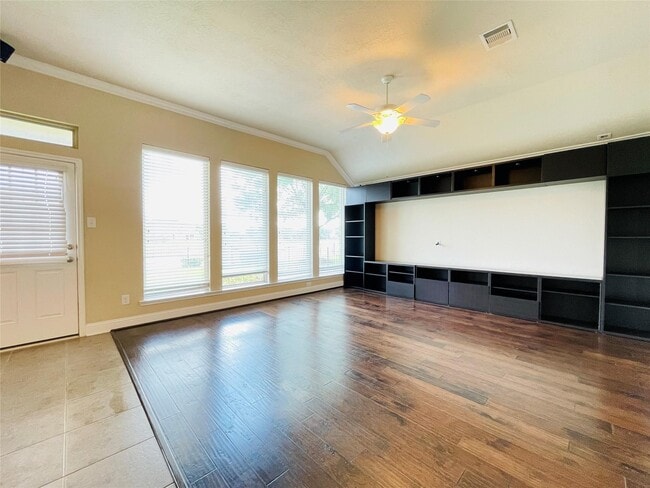 Building Photo - 25915 S Lakefair Dr