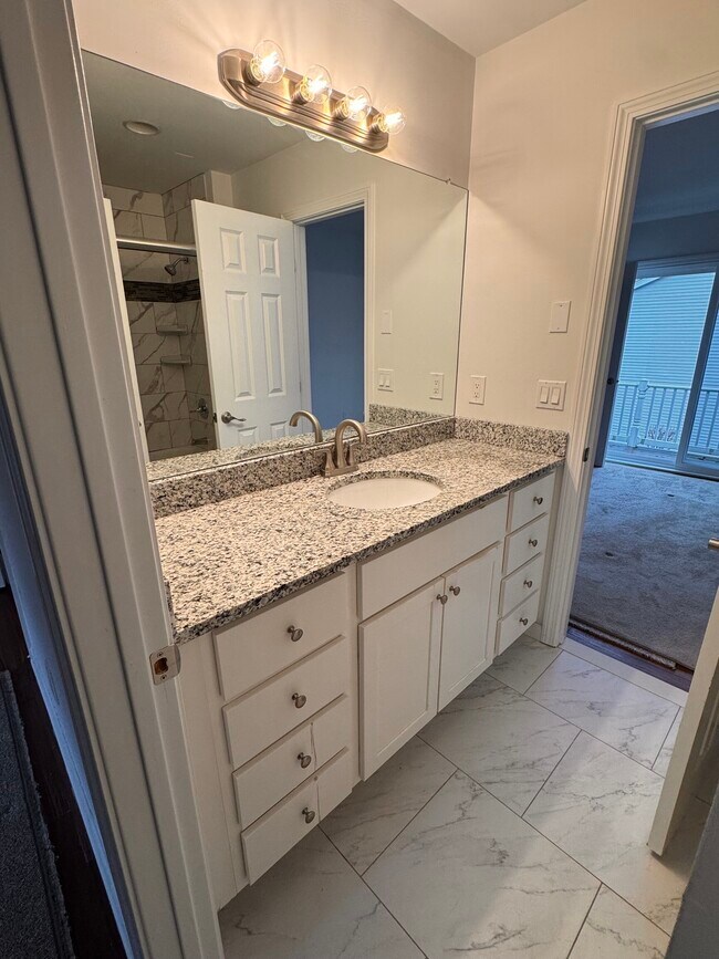 Building Photo - 18 Triangle St