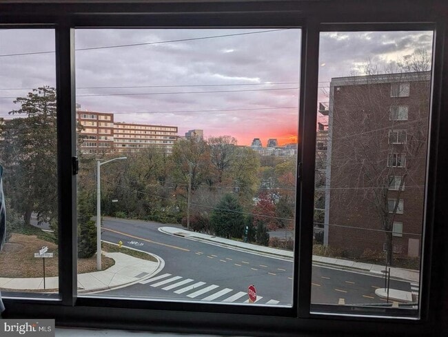 Building Photo - 1300 S Arlington Ridge Rd