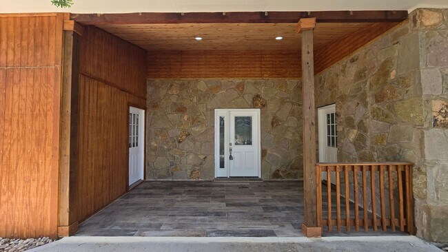 Building Photo - Spacious Ranch Style 5-Bedroom Home with Oversized 4 Car Garage / Workshop, 4 RV Carport & 1 Acre...