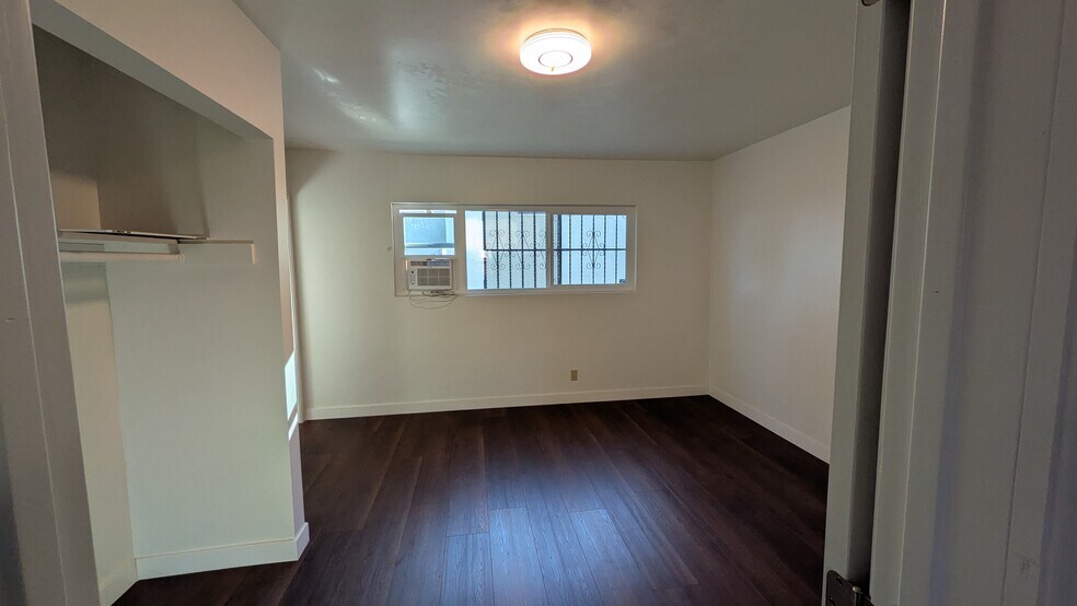 MASTER BEDROOM - 4111 Abner St