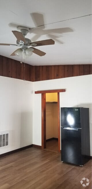 Building Photo - 3121 Oak Grove Dr