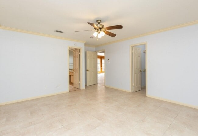 Building Photo - 3926 Oak Gardens Dr