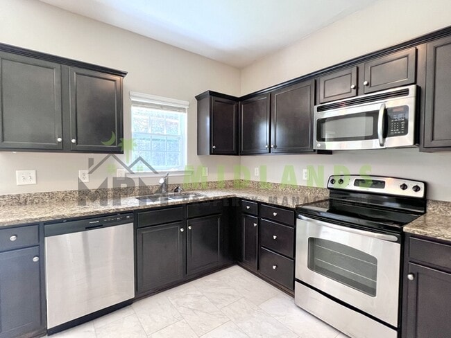 Building Photo - 464 Edenhall Dr