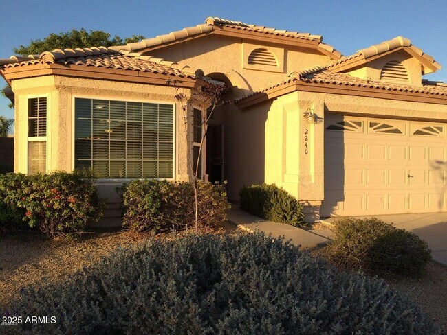 Building Photo - 2240 E Aire Libre Ave