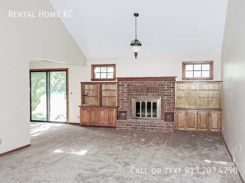 Building Photo - 13828 W 110th Terrace