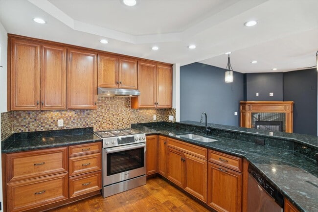 Building Photo - 934 W Huron St