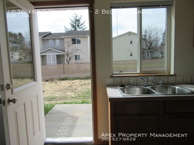 Building Photo - Central Bellingham - Eureka Townhomes