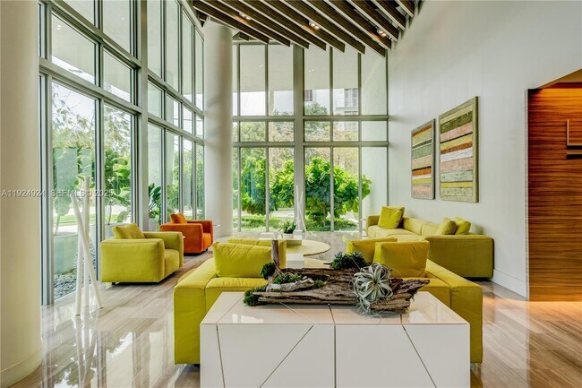 Building Photo - 1600 SW 1st Ave