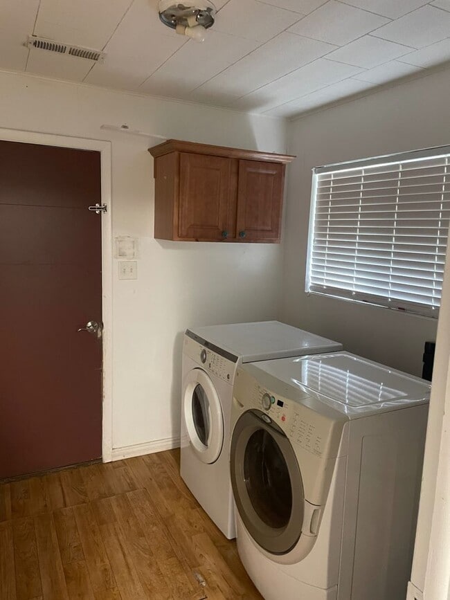 Building Photo - SOPO RETRO