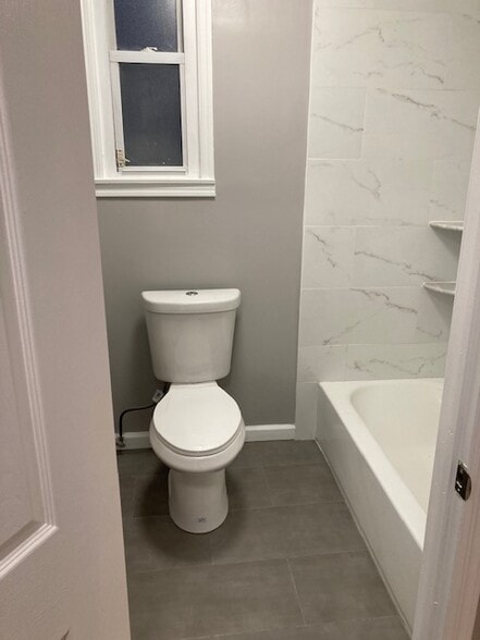 bathroom - 14 Chapman St